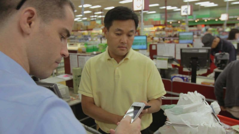 Roger Ver facilitating first Bitcoin transaction in Korean supermarket — The Rise and Rise of Bitcoin